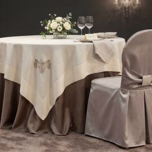 TOVAGLIA ELEGANTE CON COPRISEDIA