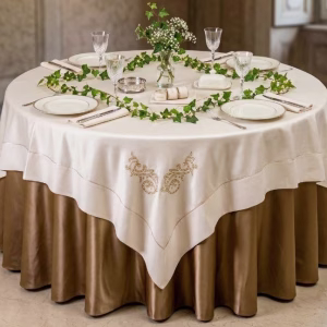 Tovagliato ristorante ricamato